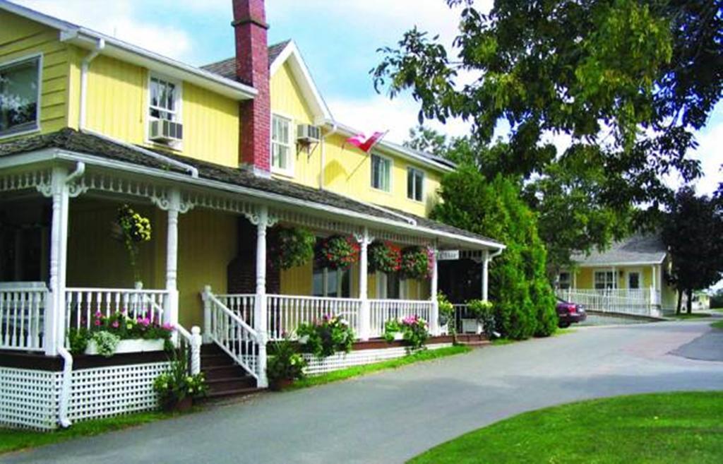 Shining Waters Country Inn Cavendish Bagian luar foto
