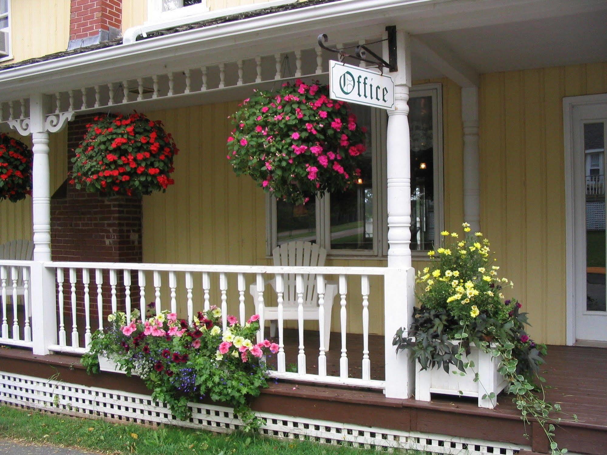 Shining Waters Country Inn Cavendish Bagian luar foto